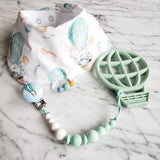 Bavoir LAPIN EN MONGOLFIERE, Bandana arrondi bavette, accessoire pour bébé, cadeau de shower