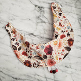 Bavoir FLEURS ROSE ET BOURGOGNE, Bandana arrondi bavette, accessoire pour bébé, cadeau de shower