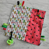 Doudou étiquettes POPS ET MELON, mini doudou, doudou sensorielle, bille de dentition, accessoire pour bébé, cadeau de shower