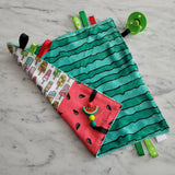 Doudou étiquettes POPS ET MELON, mini doudou, doudou sensorielle, bille de dentition, accessoire pour bébé, cadeau de shower