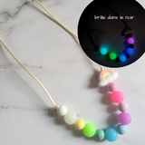 Collier pour enfant ARC-EN-CIEL, brille dans le noir