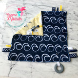 Doudou étiquettes MOUETTES, goéland, mini doudou, doudou sensorielle, bille de dentition, accessoire pour bébé, cadeau de shower