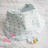 Bavoir LÉOPARD, coeurs, motif léopard or, bavoir 3-24 mois, 3 ajustements possible, cadeau de shower, accessoires de dentition