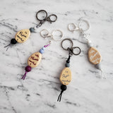 Porte-clés personnalisée, peint à la main, cette maman appartient à, cadeau maman, fête des mères