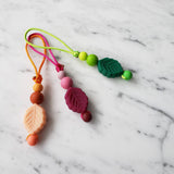 Tirette FEUILLE pour fermeture éclair, zipette, aide l'autonomie des petit, accessoire sensoriel, bille de silicone